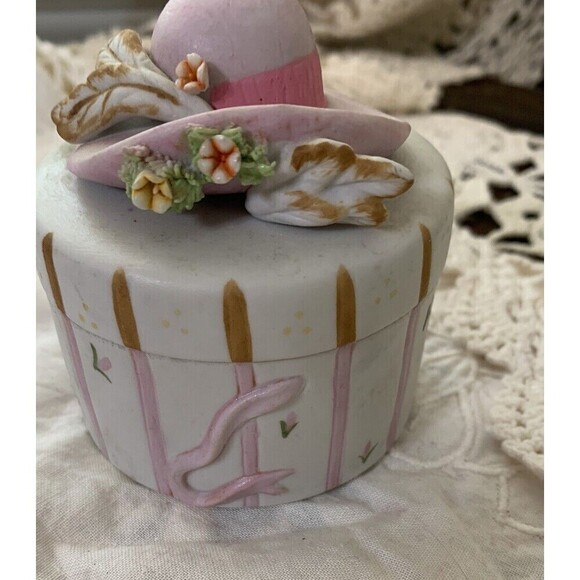Vintage Enesco Trinket Box Porcelain  Hat Box With Flower, Feathers Gold Accents - Picture 3 of 12
